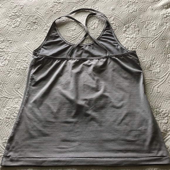 Gap fit Strappy workout top - Picture 2 of 3